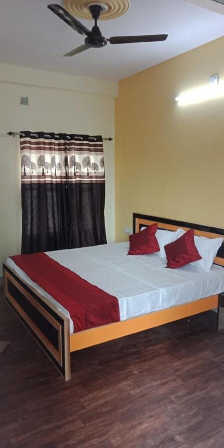Varanasi Paradise Екстериор снимка