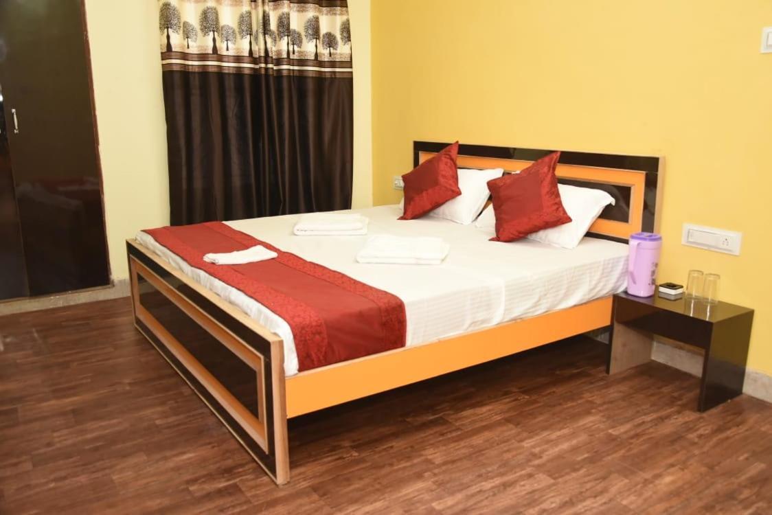 Varanasi Paradise Екстериор снимка